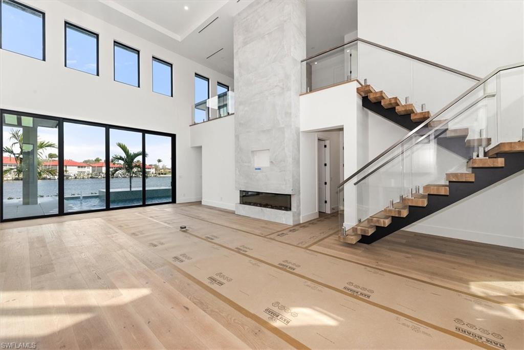 MARCO BEACH - Residential