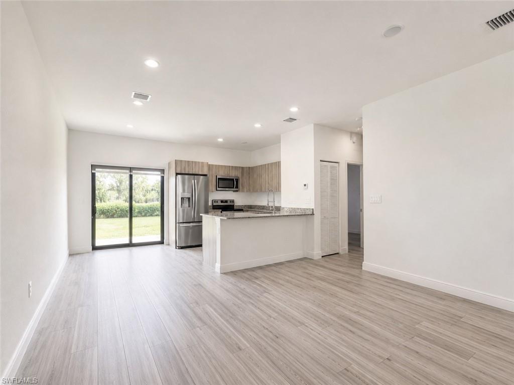 PORT LABELLE - Residential Lease