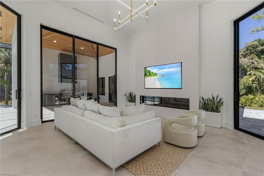 QUAIL WEST - Residential
