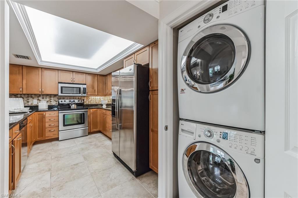 ST SIMONE - Residential Lease