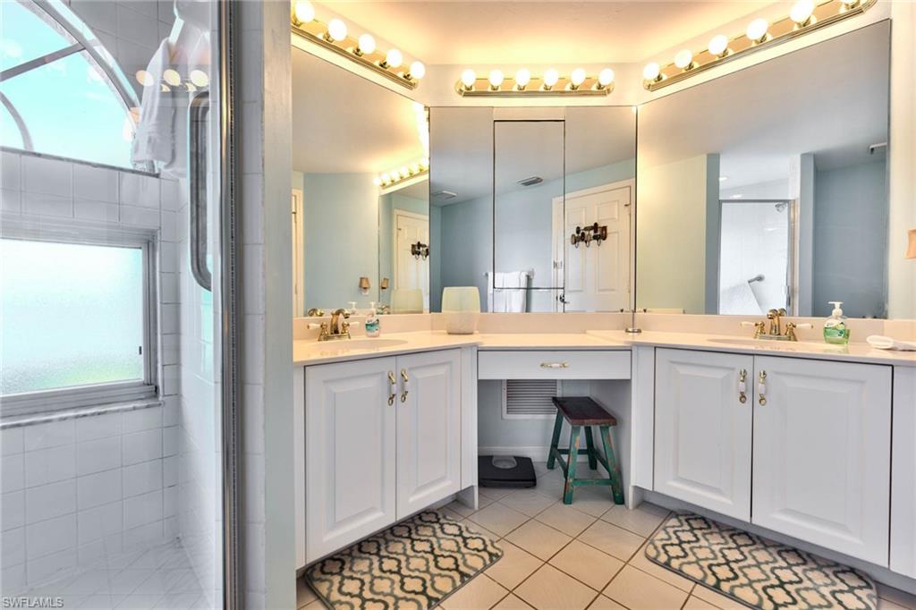 LAKESIDE CARRIAGE HOMES - Residential Lease