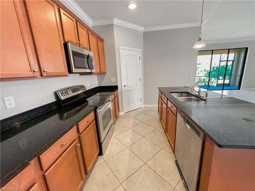 PROMENADE WEST - Residential Lease