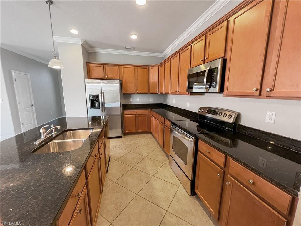 PROMENADE WEST - Residential Lease