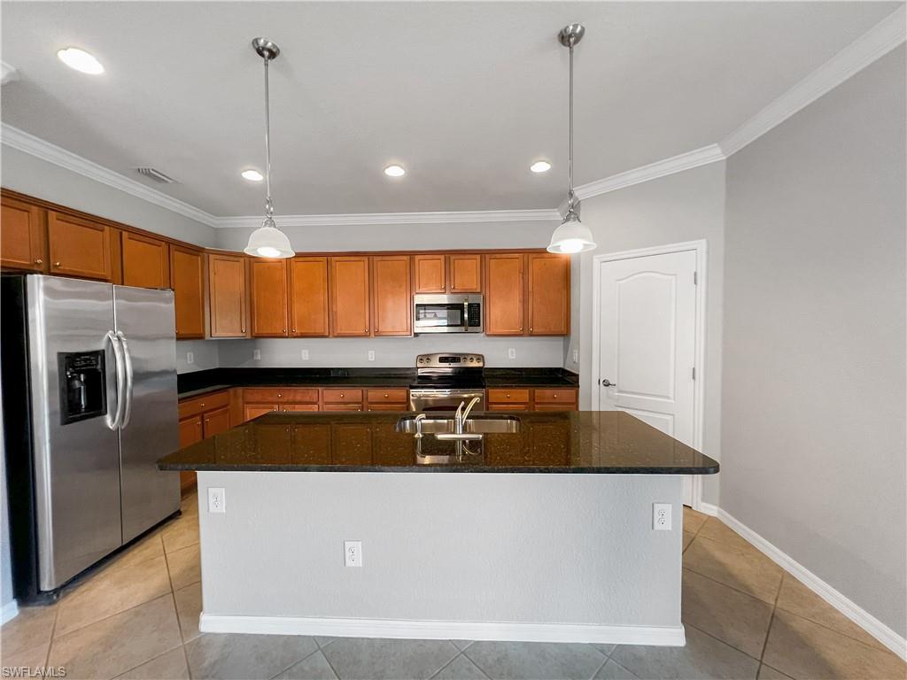 PROMENADE WEST - Residential Lease