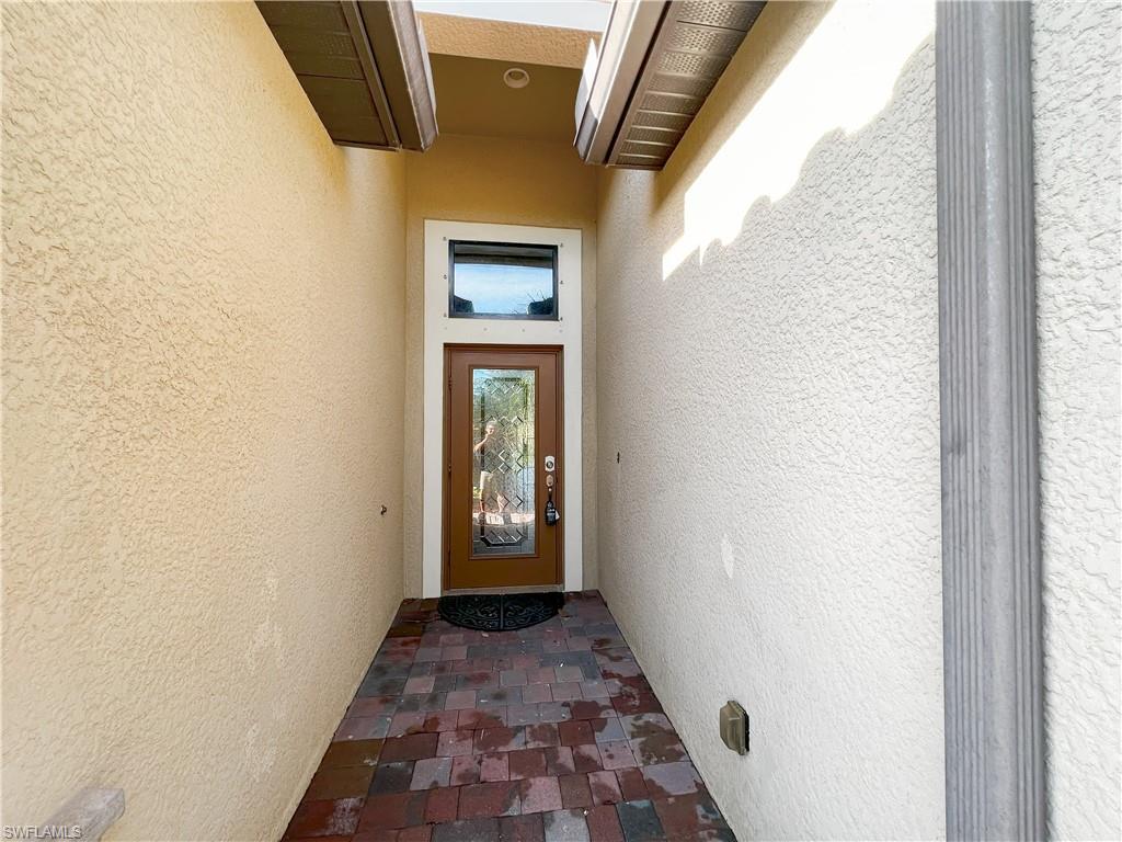 PROMENADE WEST - Residential Lease