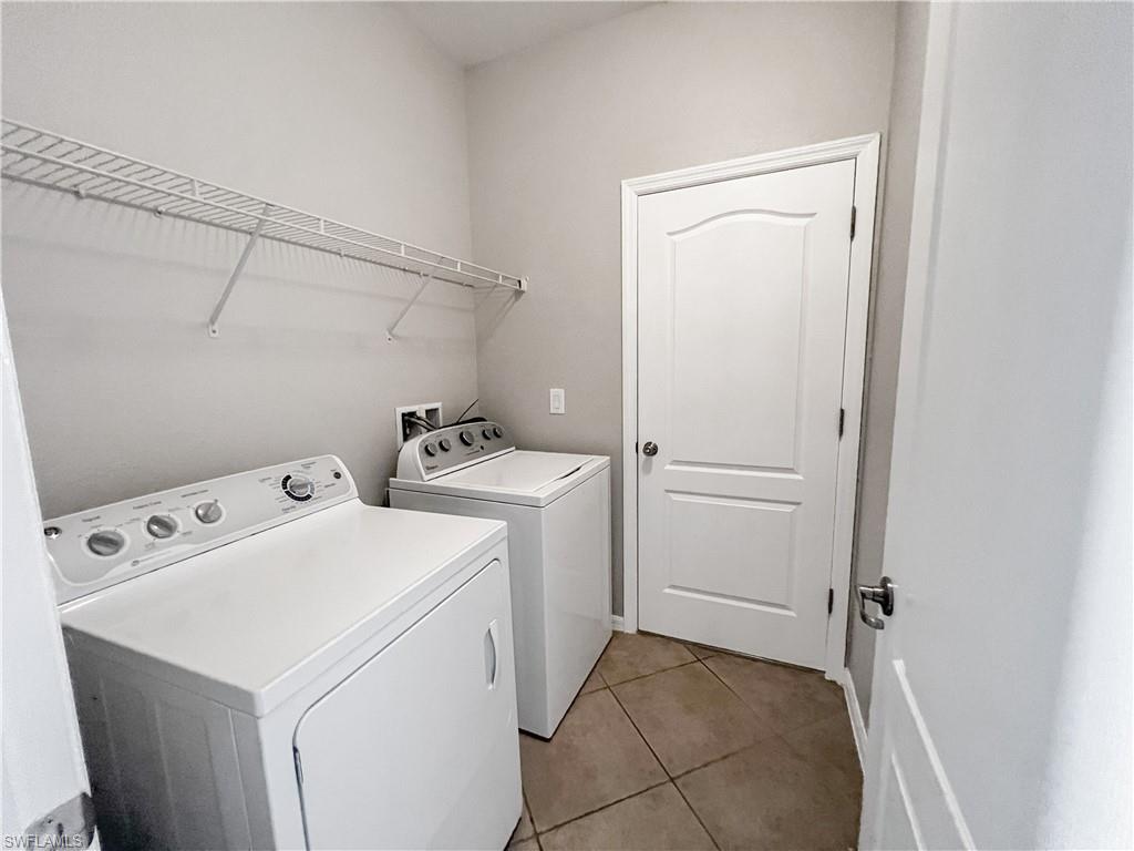 PROMENADE WEST - Residential Lease
