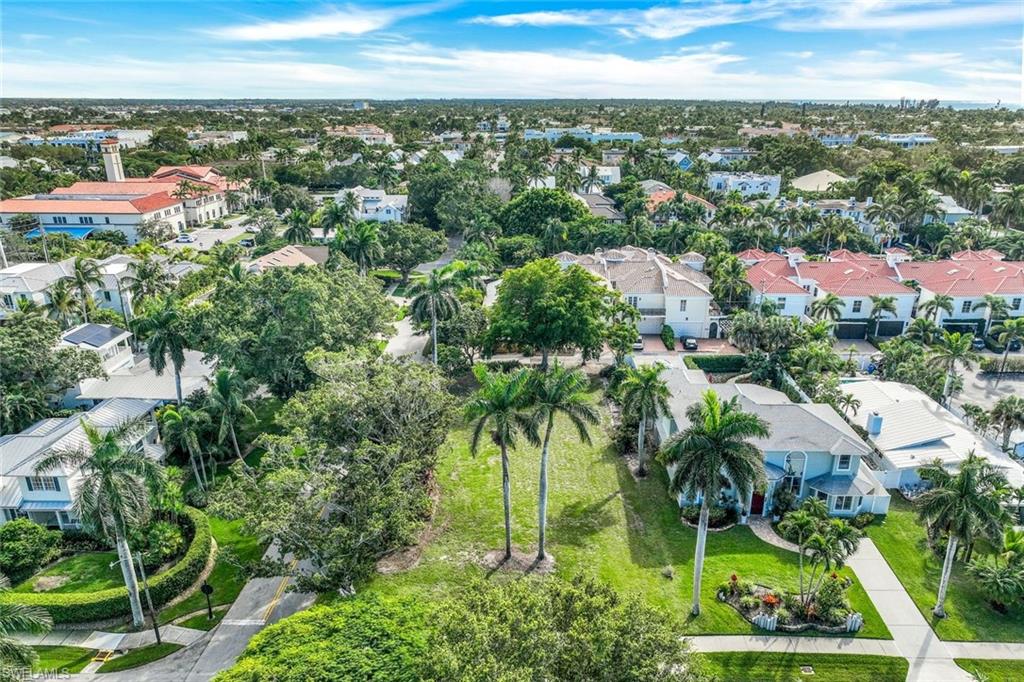 OLDE NAPLES - Land