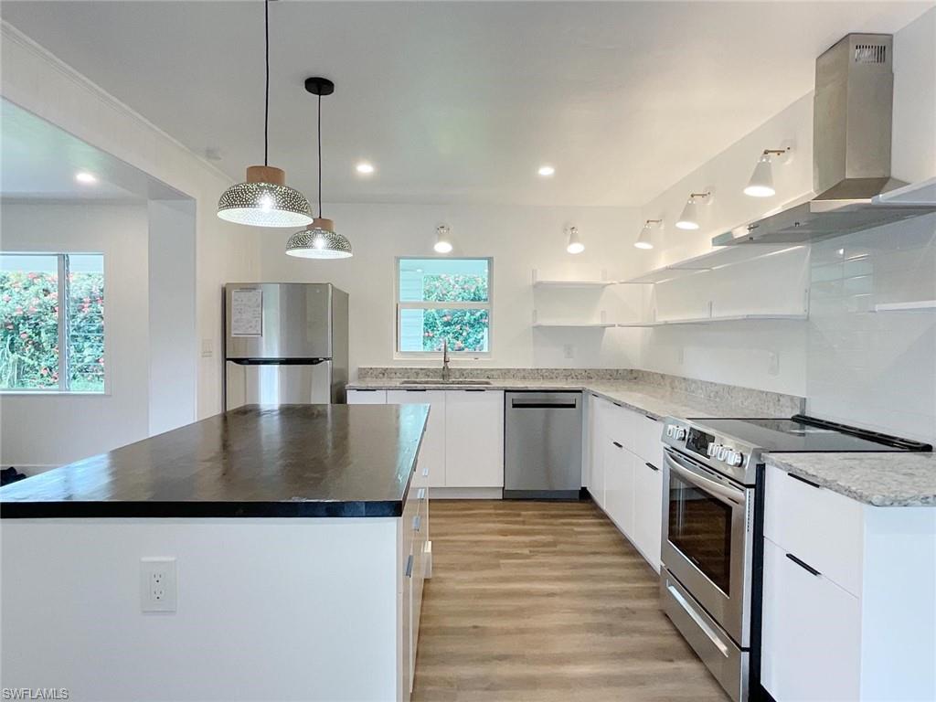 MARAVILLA CIRCLE - Residential
