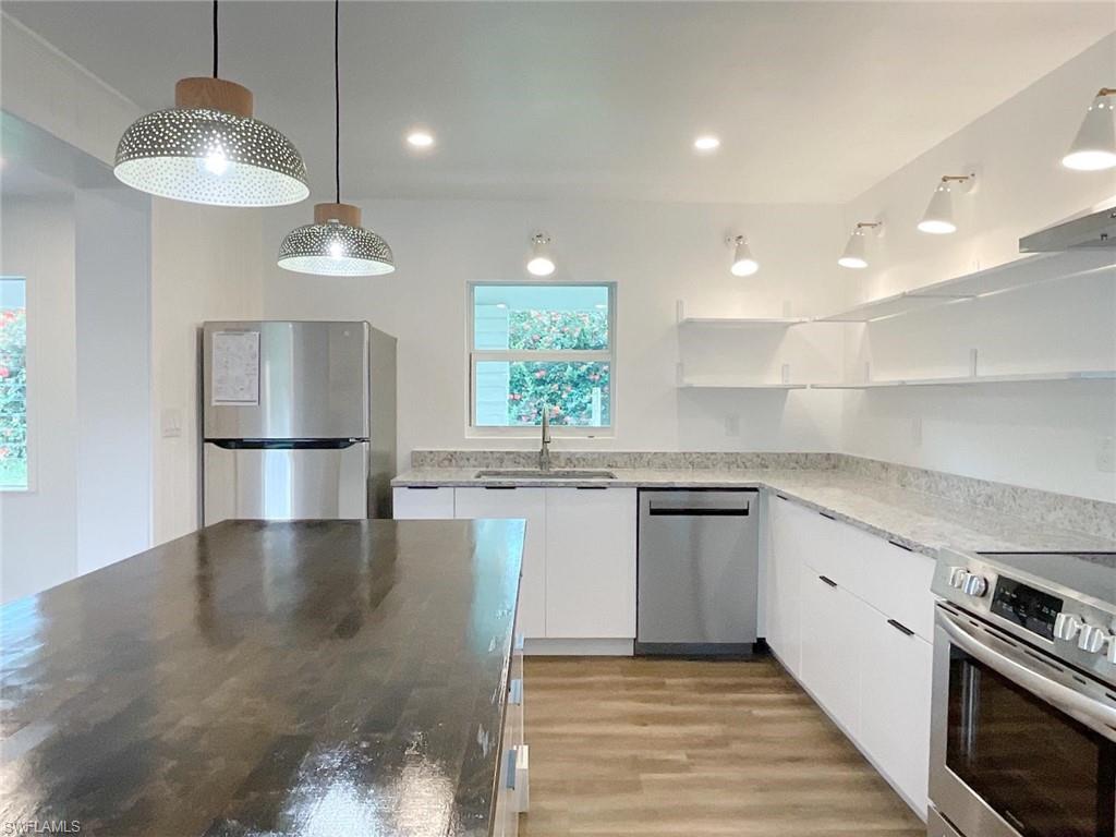 MARAVILLA CIRCLE - Residential