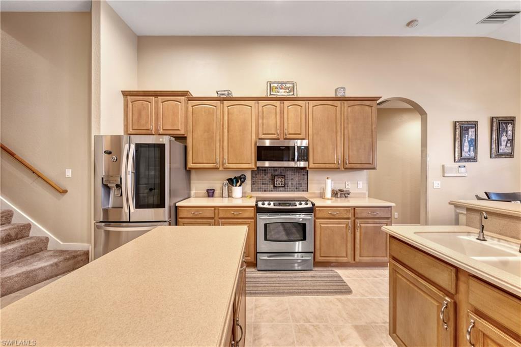 VALENCIA LAKES - Residential