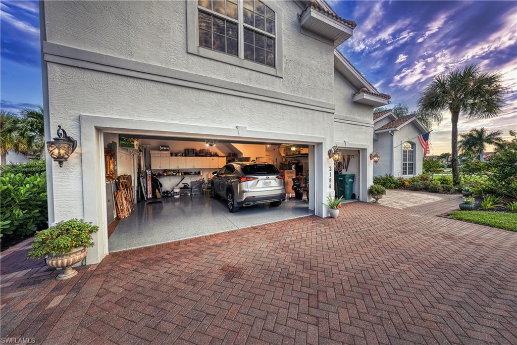 VALENCIA LAKES - Residential