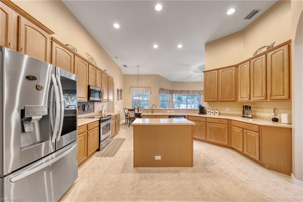 VALENCIA LAKES - Residential