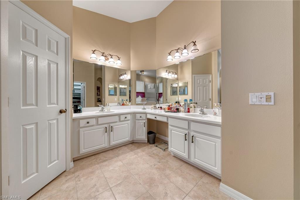 VALENCIA LAKES - Residential