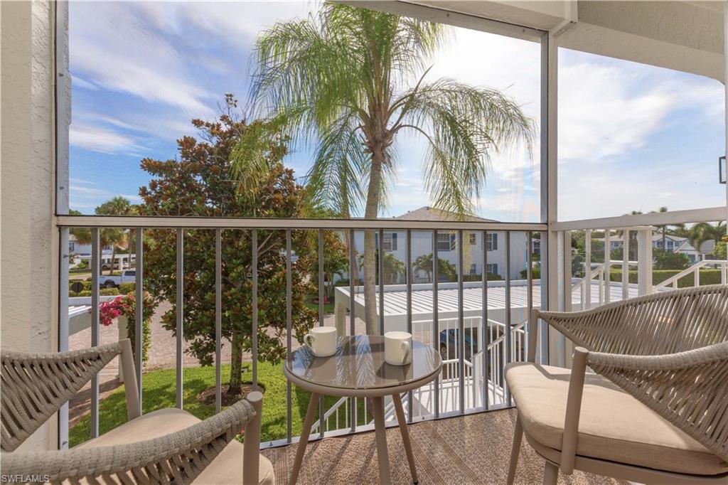 LAUREL OAKS AT PELICAN BAY - Residential