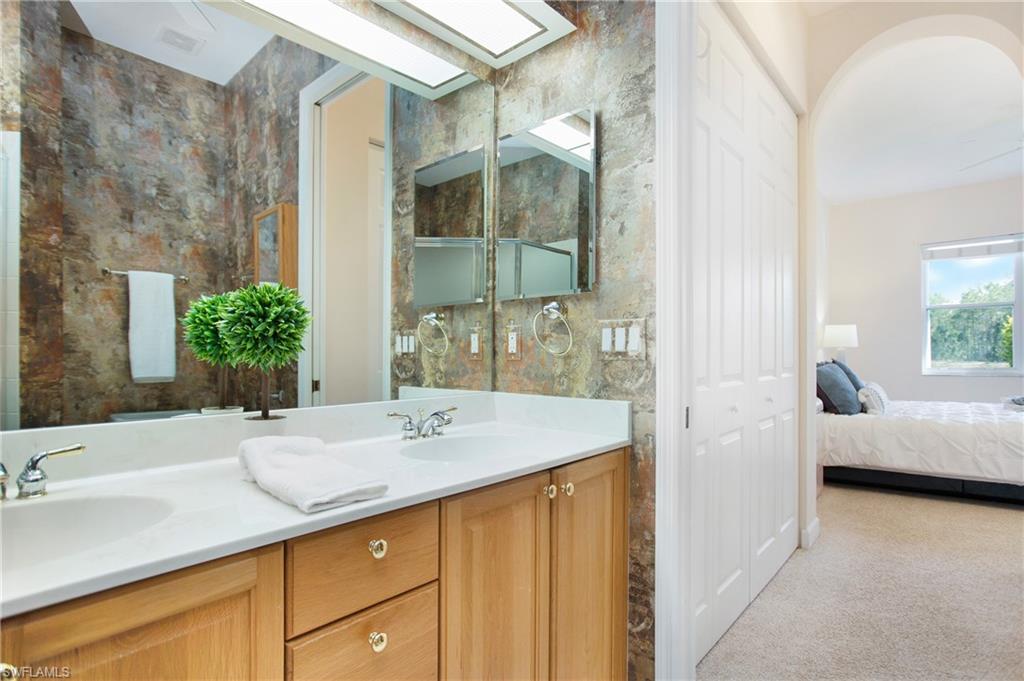 CARLTON LAKES - Residential