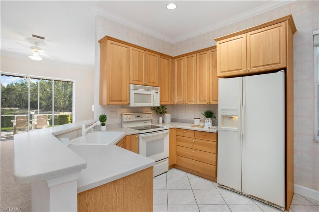 CARLTON LAKES - Residential