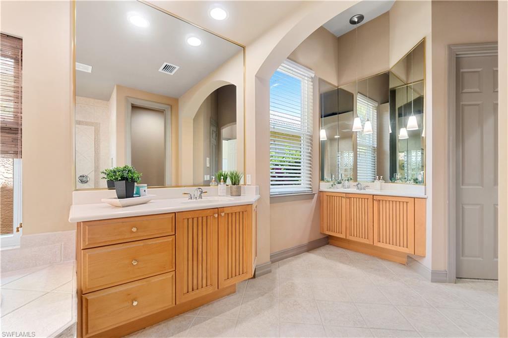 WILSHIRE LAKES - Residential