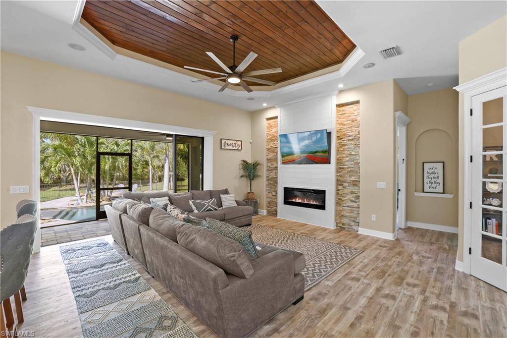 SKYLINE WOODS - Residential
