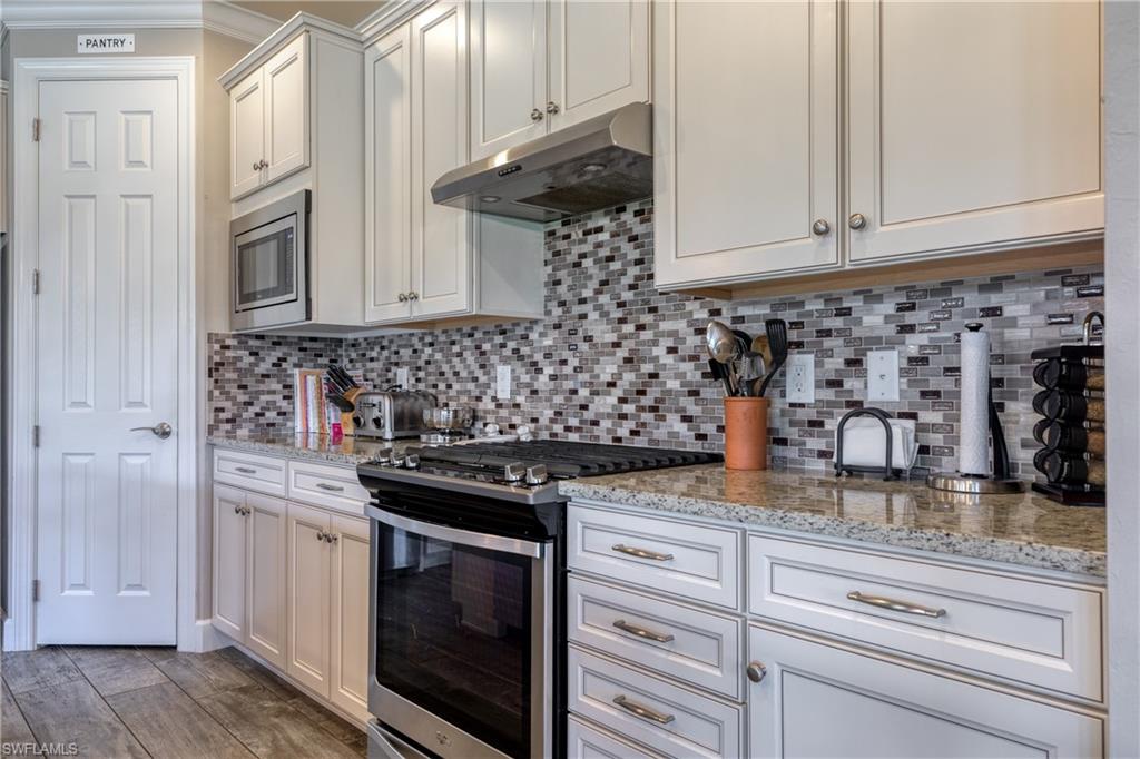 CAMDEN SQUARE - Residential