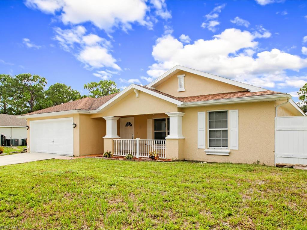 Talk about location! This home is located only 8 minutes from I75 and 5 minutes from Publix and other shopping. The home offers 3 Bed/2 Bath with garage and laundry room in the residence. Step outside to a nicely fenced in backyard and screened in lanai. Perfect if you have kids, pets, or simply like to entertain. Come see this home with a well laid out floor plan for yourself before it sells.