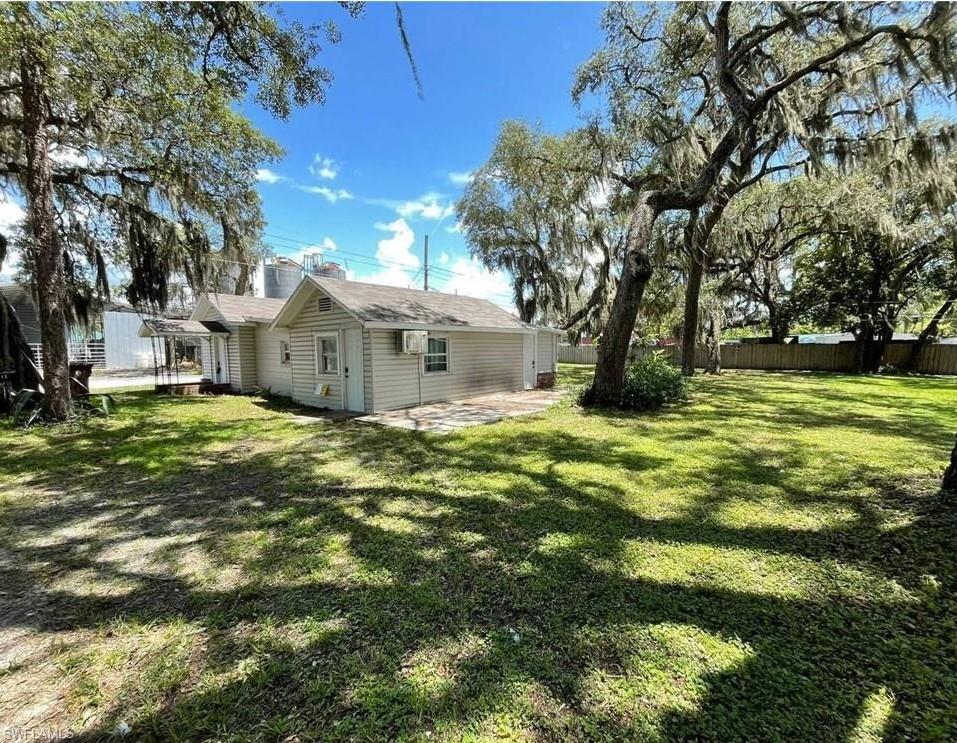 Available Now! Conveniently located just minutes from I-4, offering easy access to both Orlando and Tampa. Enjoy all that Polk City has to offer, with local shopping, restaurants, beauty salons, and everyday conveniences nearby. Just a minute from Berkley Road, and approximately 16 miles from both North Lakeland and Posner Park, this home is perfectly situated for commuting, shopping, dining, and entertainment. Don’t miss this opportunity to enjoy comfort and convenience in a great central location!