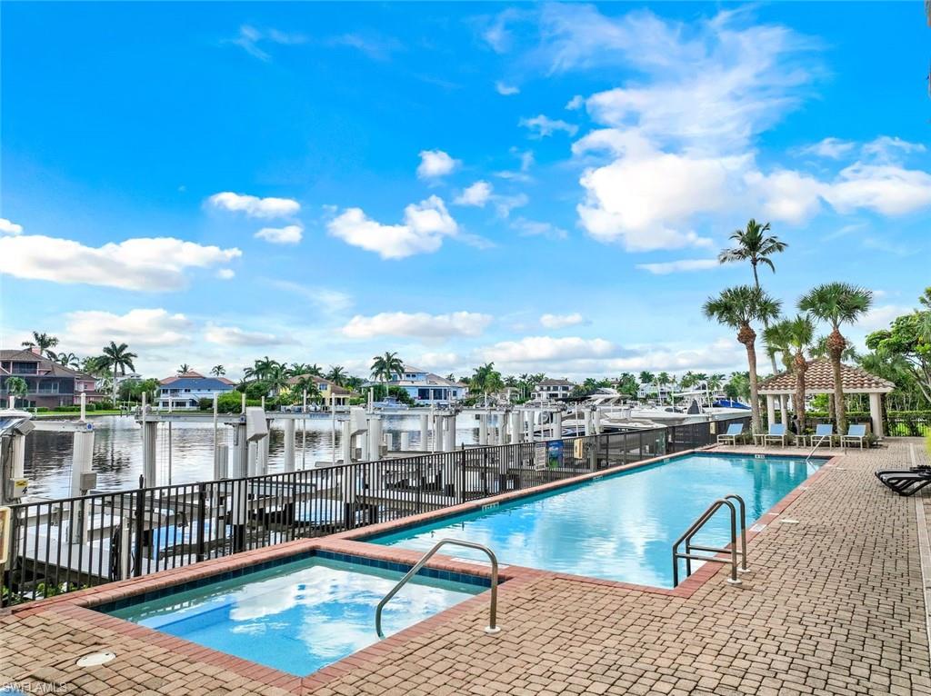 VANDERBILT BEACHCOMBER - Residential