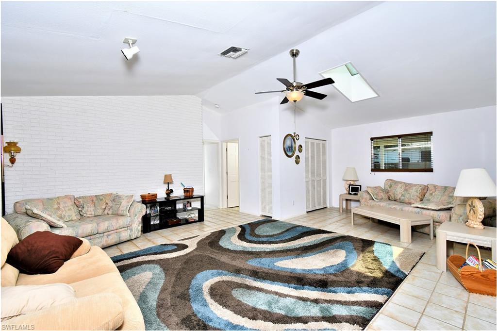 TWIN LAKE ESTATES - Residential