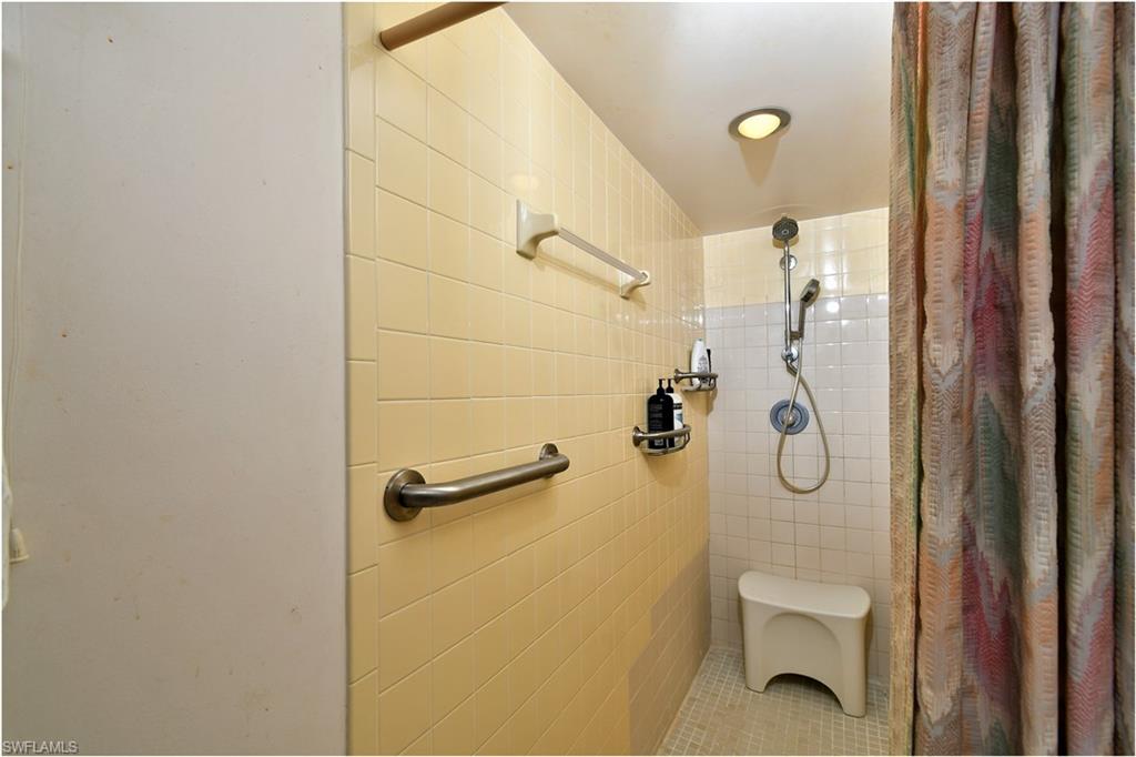 TWIN LAKE ESTATES - Residential