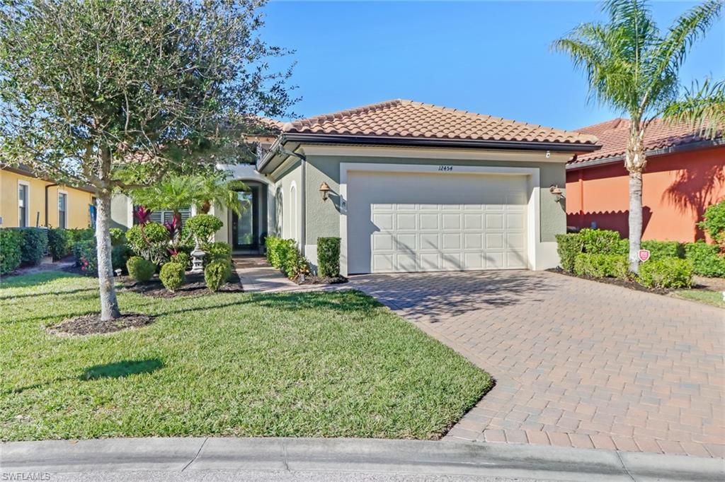 Private and spacious with amazing lake views as soon as you walk in the front door. This Cul de sac home in Hampton Park boasts almost 2,300 square feet of living space. Three Bedrooms, den, formal dining area, 2.5 bath, open concept kitchen with upgraded granite countertops. Volume ceilings and 8-foot doors. Primary suite has dual walk-in custom closets. Large soaking tub, stand-alone shower and double sinks. Screened lanai pre-plumbed for built in outdoor kitchen and a huge backyard to enjoy. Hampton Park is a tranquil community with resort amenities including pool, fitness center, outdoor fireplace, billiard room, library, basketball court & of course pickleball.