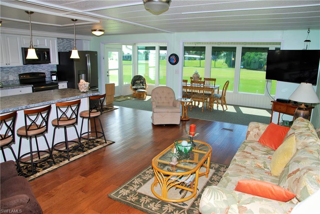 SIX LAKES COUNTRY CLUB - Residential