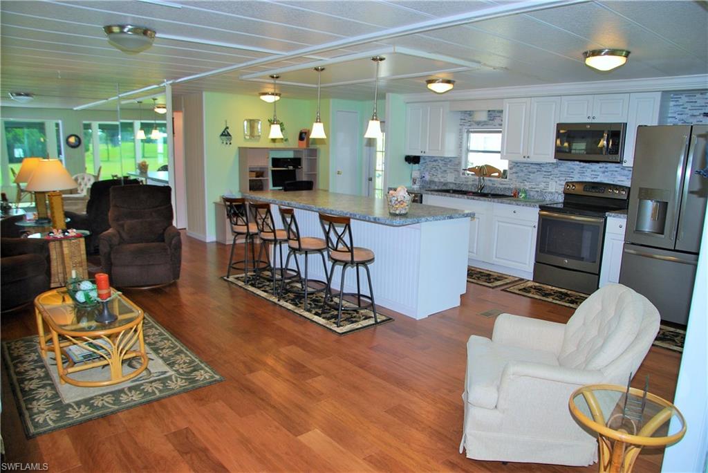 SIX LAKES COUNTRY CLUB - Residential
