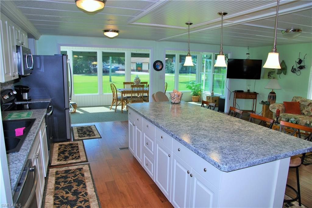 SIX LAKES COUNTRY CLUB - Residential
