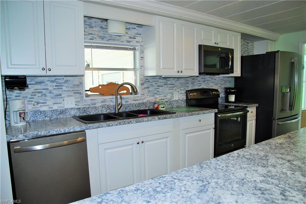 SIX LAKES COUNTRY CLUB - Residential