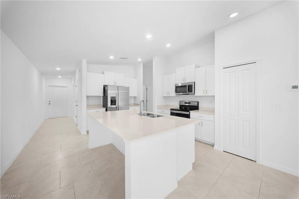 SAVANNA LAKES - Residential Lease