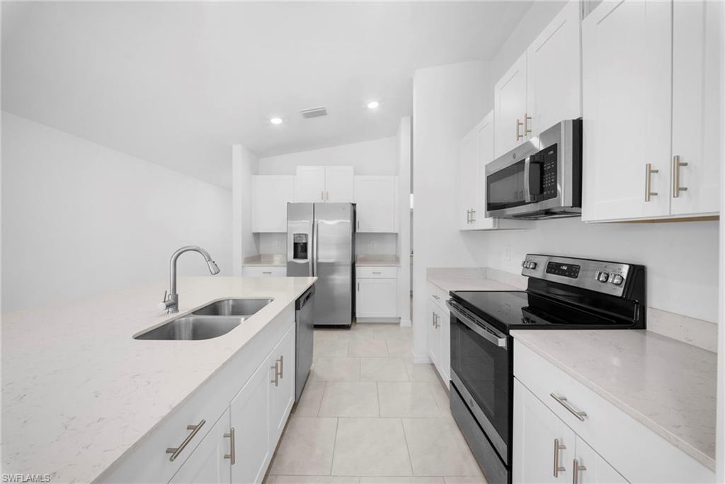 SAVANNA LAKES - Residential Lease