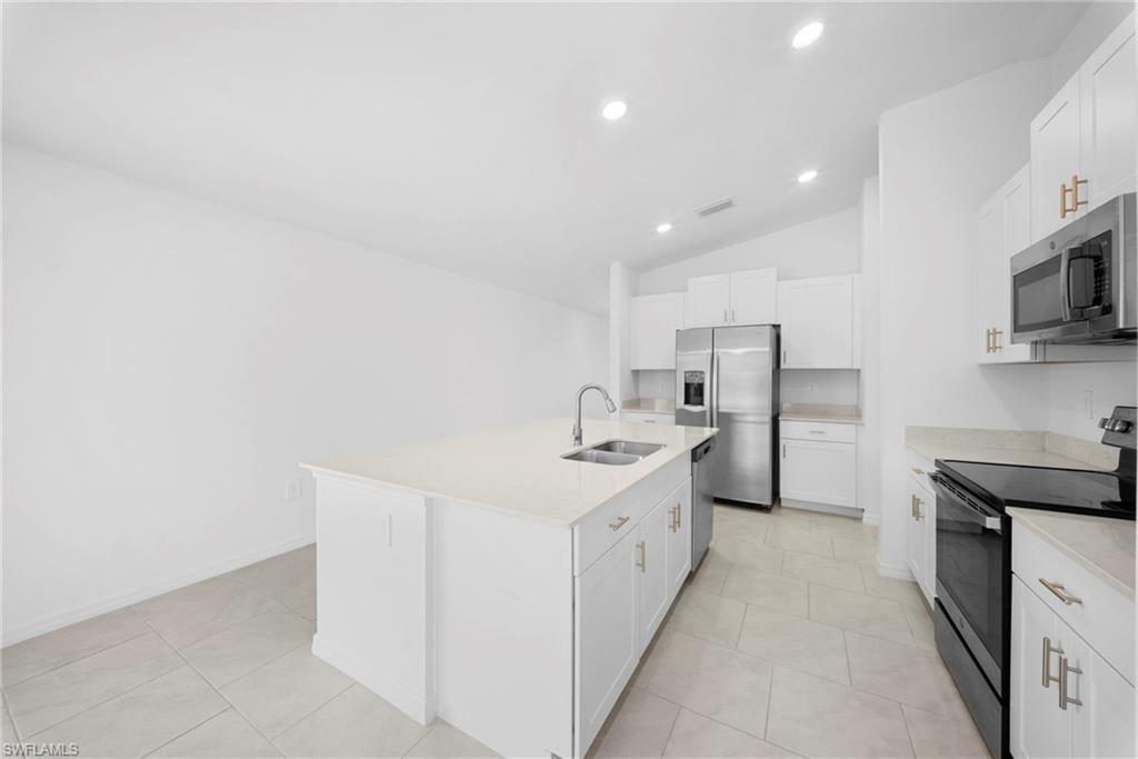 SAVANNA LAKES - Residential Lease