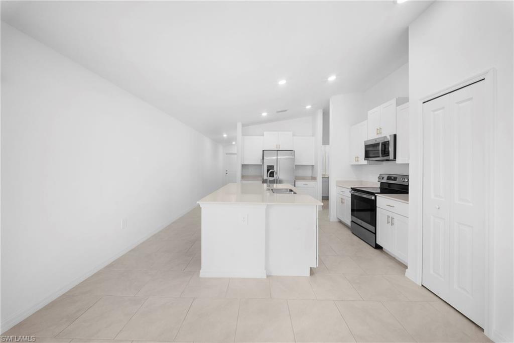 SAVANNA LAKES - Residential Lease