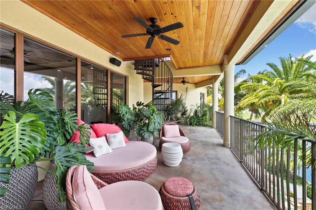 MARCO BEACH - Residential