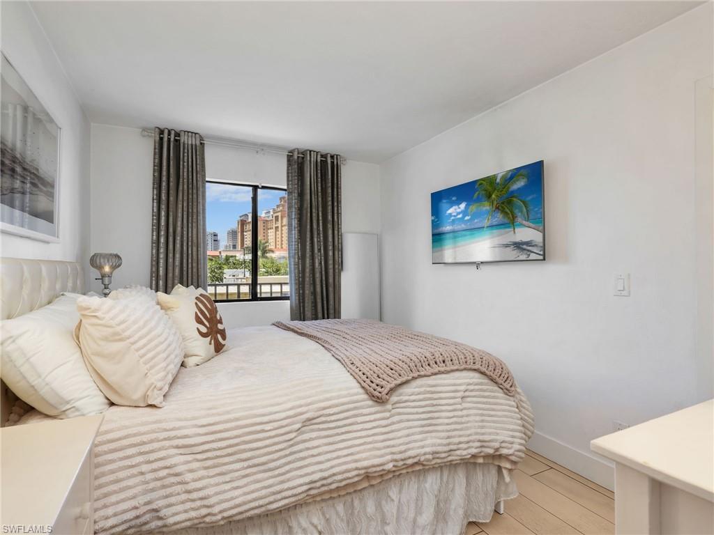 VANDERBILT PALMS - Residential Lease