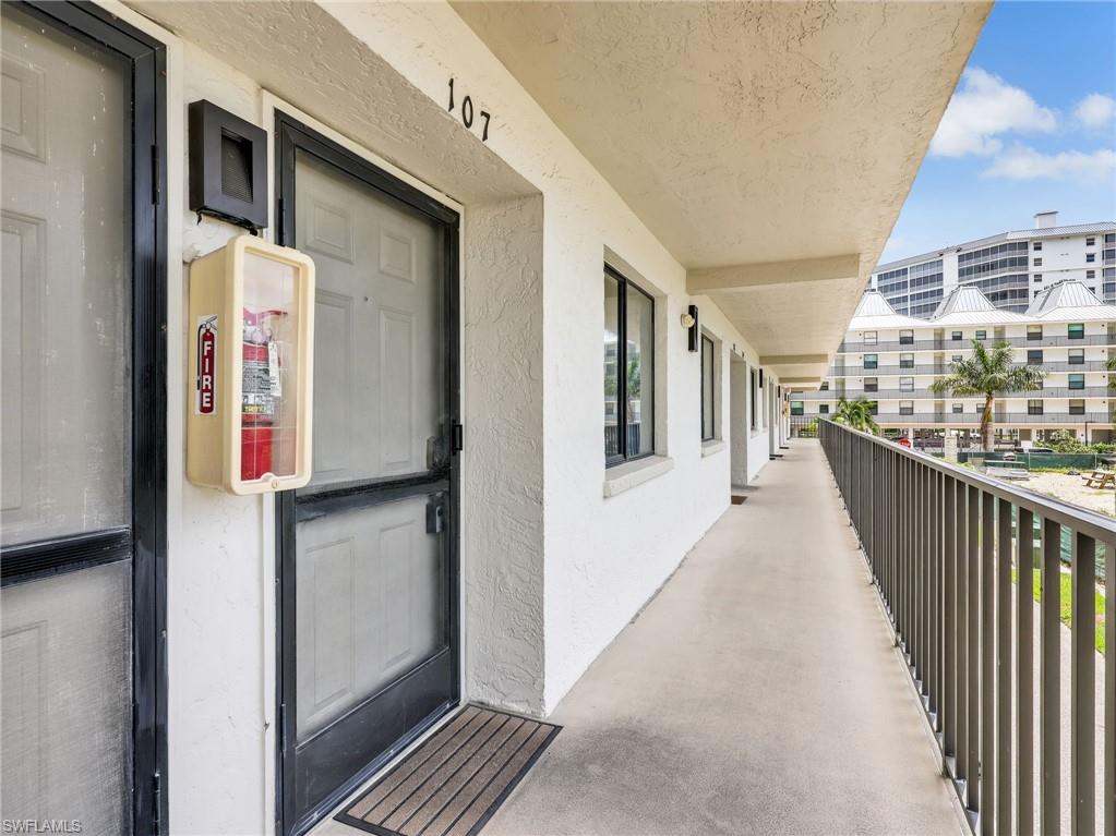 VANDERBILT PALMS - Residential Lease