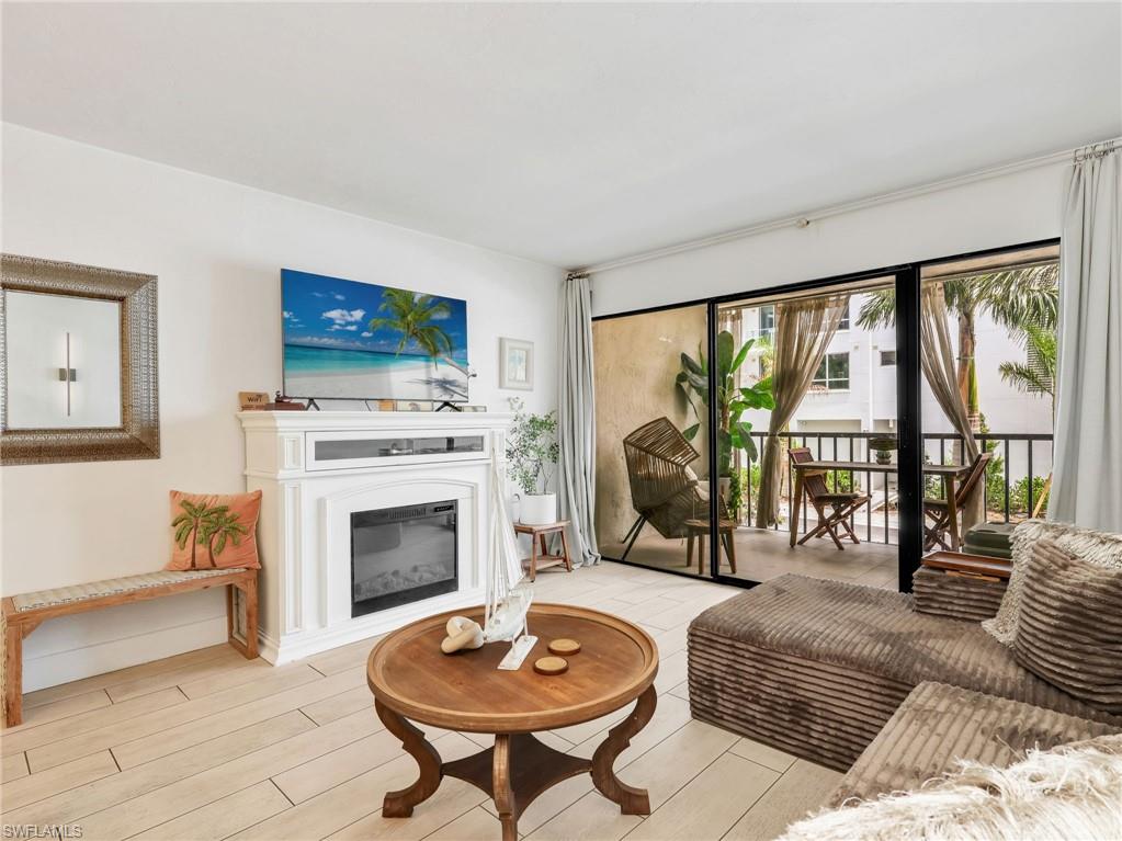 VANDERBILT PALMS - Residential Lease