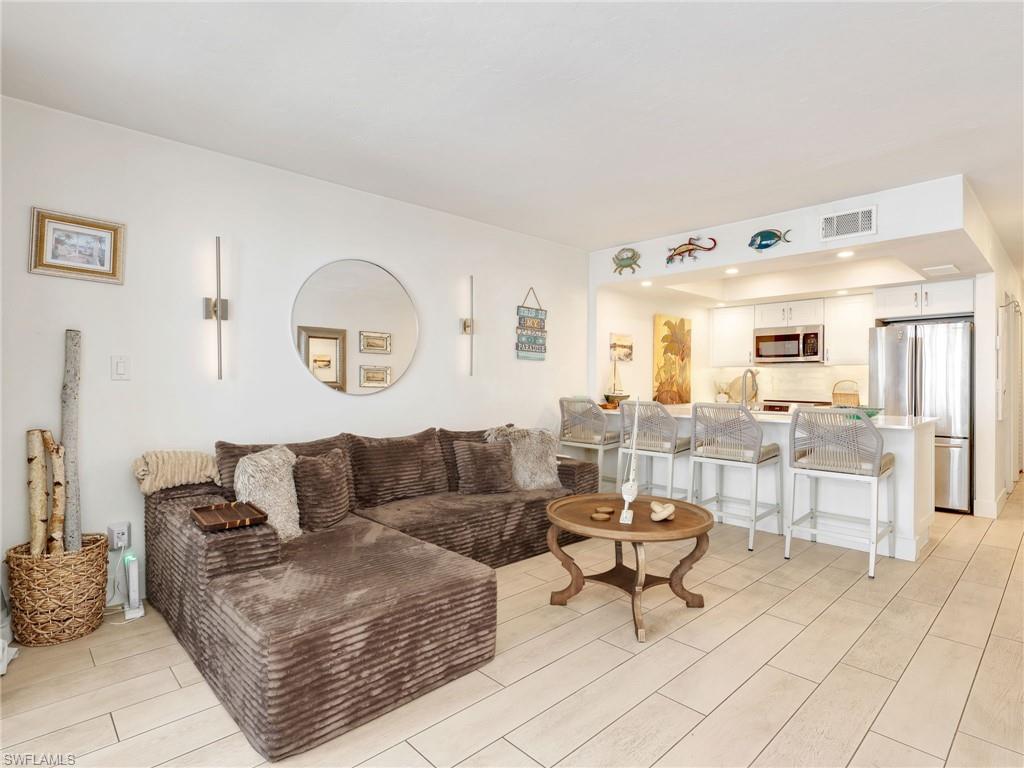VANDERBILT PALMS - Residential Lease