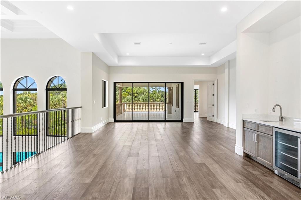 ESCADA AT TIBURON - Residential