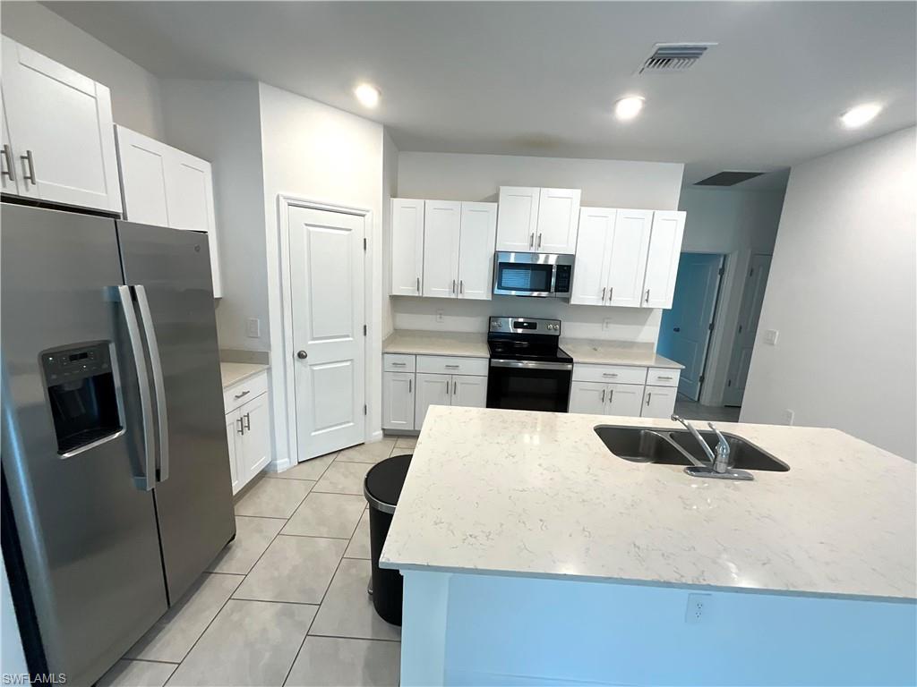 SAVANNA LAKES - Residential Lease