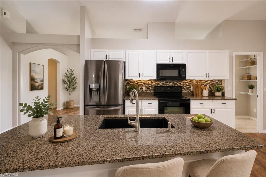 GOLDEN GATE ESTATES - Residential