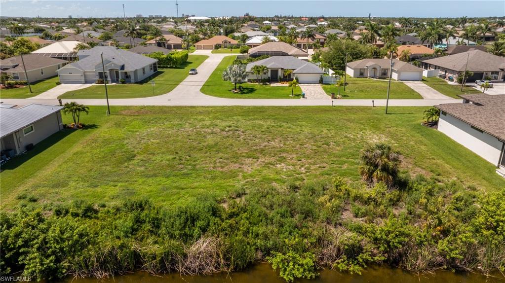 CAPE CORAL - Land