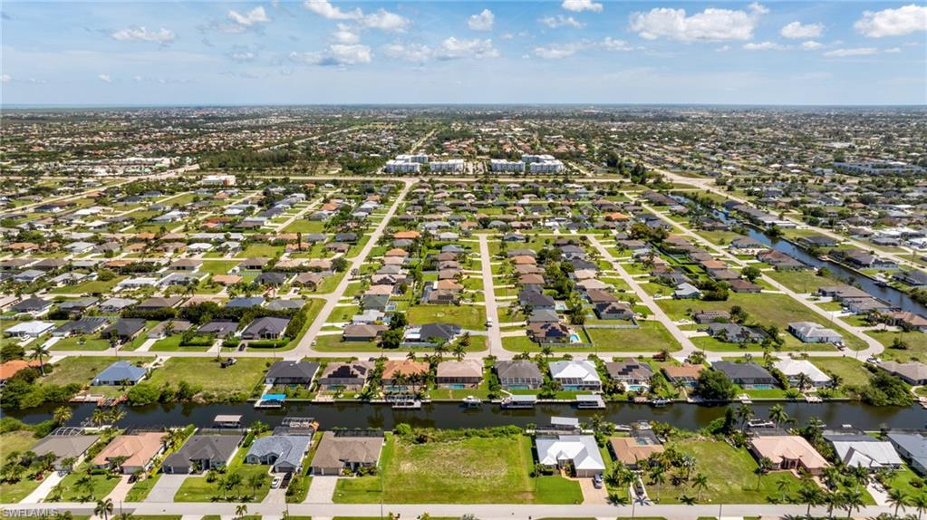 CAPE CORAL - Land