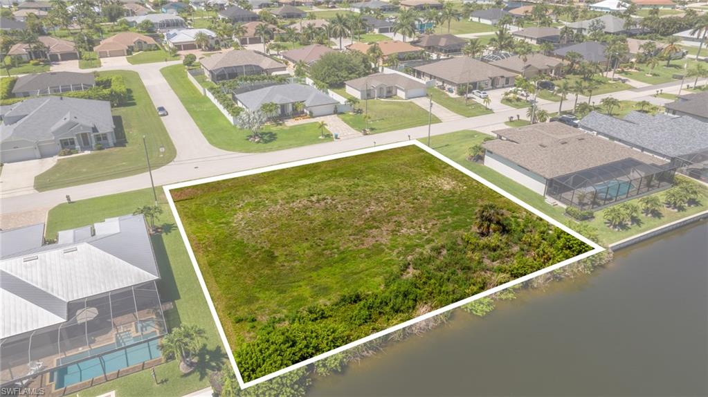 CAPE CORAL - Land