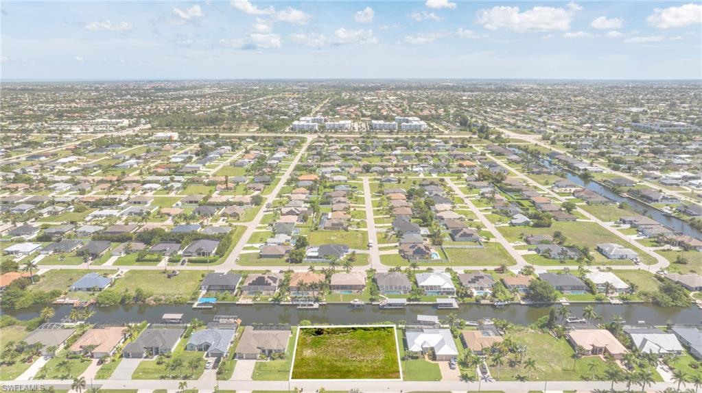 CAPE CORAL - Land