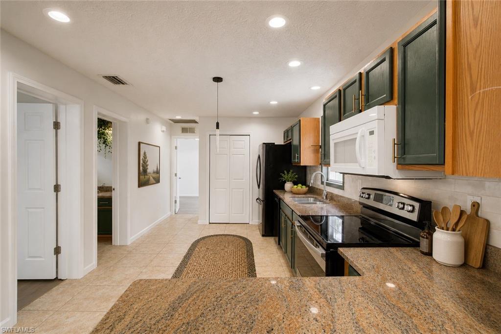 LEAWOOD LAKES - Residential